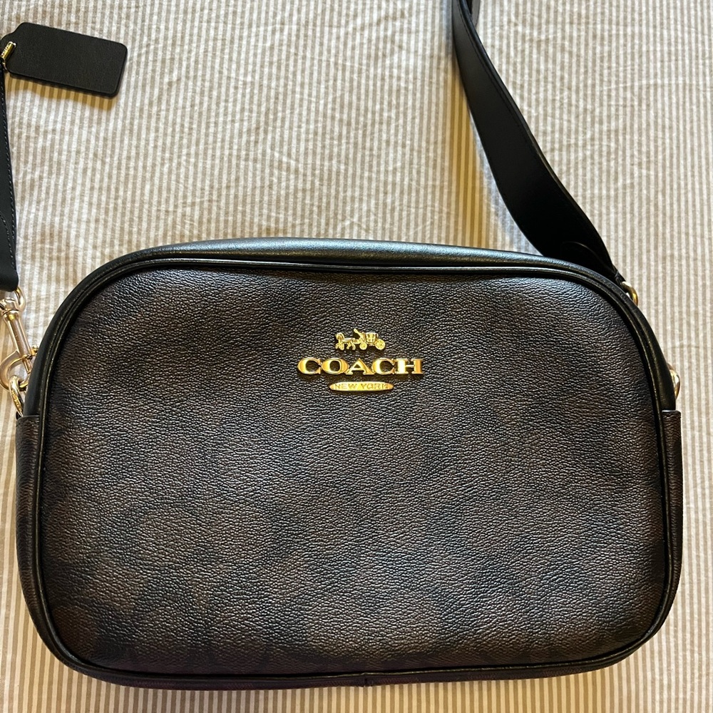Gently used Coach crossbody in excellent condition